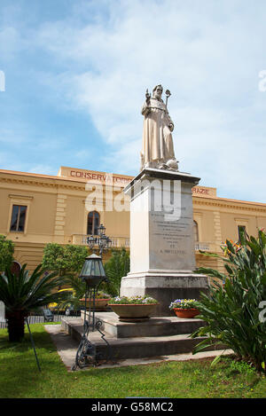 Statue Of San Francesco Sorrento Campania Italy Stock Photo Alamy statue-of-san-francesco-sorrento-campania-italy-stock-photo-alamy