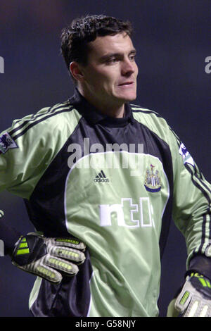 Newcastle United's keeper Steve Harper walks off the Villa Park pitch at final whistle knowing he's missed out on winning the FA Cup for another year. FA Cup third round replay between Aston Villa and Newcastle at Villa Park, Birmingham. Stock Photo