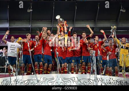 Soccer - UEFA Euro 2012 - Final - Spain v Italy - Olympic Stadium. Spain celebrate victory as they lift the UEFA European Championship trophy after the game Stock Photo