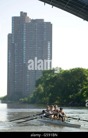 A female crew takes a boat out on a morning session on the Harlem River in New York, USA, 5 June 2005. Stock Photo