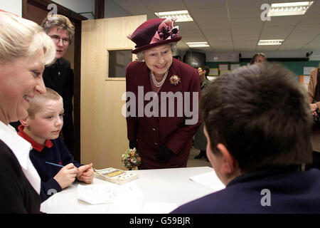 The Queen with students in the Curriculum Learning support classroom during her visit to the Special Educational Needs Unit and Learning Resource Centre at Smithdon High School in Hunstanton, Norfolk. Stock Photo