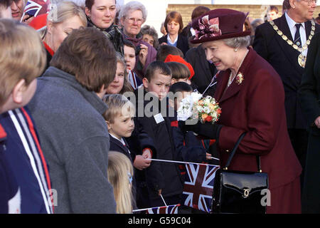 Queen visits Smithdon School Stock Photo