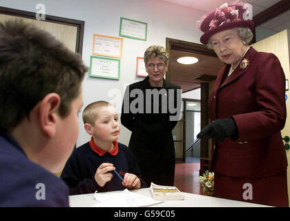 Queen Elizabeth II opens the new building The Special Educational Needs Unit and The Learning Resource Centre, at Smithdon High School in Hunstanton, Norfolk. Stock Photo