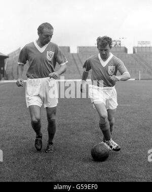 Legendary winger Stanley Matthews (l) watches the footwork of Blackpool's new signing Arthur Kaye during a training session. Arthur Kaye was signed from Barnsley and will challenge Stanley Matthews for the outside-right position in the team. Stock Photo