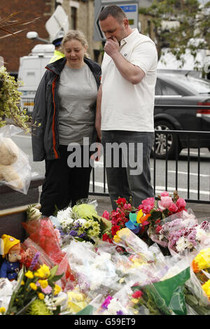 Oldham explosion. Jamie Heaton's parents, Michelle and Kenny visit floral tributes in Oldham following Tuesday's explosion. Stock Photo
