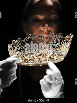 Caroline de Guitaut, curator of a new exhibition at Buckingham Palace, London, in which jewels collected by six monarchs over three centuries will go on display to mark the Queen's Diamond jubilee this summer. They includes the Delhi Durbar Tiara and is on show for the first time and was to made to mark the succession of King George V as King Emperor in 1911. Stock Photo