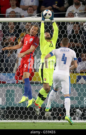 Slovakia goalkeeper Matus Kozacik (centre) claims the ball from England's Harry Kane (left) during the UEFA Euro 2016, Group B match at the Stade Geoffroy Guichard, Saint-Etienne. Stock Photo