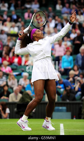 Tennis - 2012 Wimbledon Championships - Day Eight - The All England Lawn Tennis and Croquet Club. USA's Serena Williams warms up before her match against Czech Republic's Petra Kvitova Stock Photo