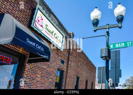 Sweet Ceci's frozen yogurt shop on Main Street in an historic brick building in downtown Franklin, TN Stock Photo