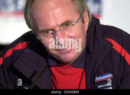 England coach Sven-Goran Eriksson talks to reporters during a press conference at The Belfry. Eriksson named David Beckham as captain for his first match in charge against Spain at Villa Park on 28/2/01 and told the Manchester United midfielder he could become a leader. Stock Photo