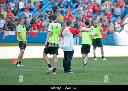 Liverpools Manager, Brendan Rodgers talks with players during a training seesion ahead of their match against Toronto FC Stock Photo