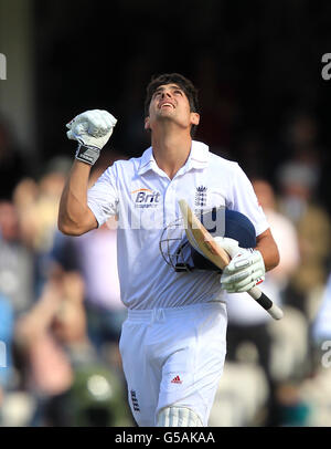 Cricket - 2012 Investec Test Series - First Test - England v South Africa - Day One - The Kia Oval. England's Alastair Cook looks to the sky as he celebrates scoring a century Stock Photo