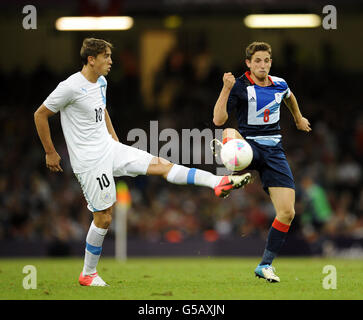 Great Britain's Craig Dawson (right) and Uruguay's Gaston Ramirez battle for the ball during the group A match at the Millennium Stadium Stock Photo