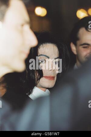 American pop star Michael Jackson arriving to address the Oxford Union. Stock Photo