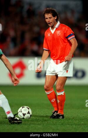 Soccer - UEFA Euro 1996 qualifying Group 5 - Netherlands v Belarus - De Kuip, Rotterdam. Danny Blind, Holland Stock Photo