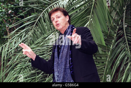 Sir Paul McCartney launches a range of scarves inspired by some of the last photographs by his late wife Linda at Kew Gardens in west London. The scarves have been produced to aid and promote the Millennium seed bank. * which is part of the largest conservation project of it's kind in the world and utilises a vast underground vault which will house millions of seeds from the world's most endangered species. Stock Photo