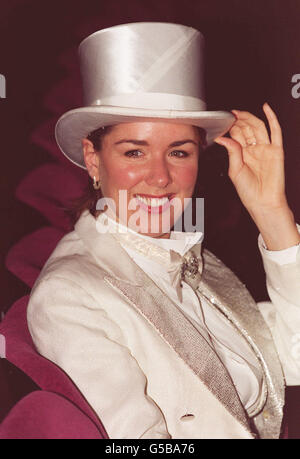 Brookside actress and star of the recent Comic Relief Celebrity Big Brother Claire Sweeney, dressed in her chorus line costume at a photocall promoting a Night of 100 Stars, A Salute to the Songs and Music of Marvin Hamlisch. * Broadway Overtures and A Chorus Line at the London Palladium. Stock Photo