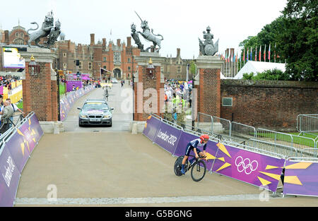 Great Britain's Lizzie Armitstead during the Women's Individual Time Trial on day five of the London Olympic Games at Hampton Court Palace, London. Stock Photo