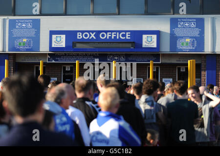 Soccer - Pre Season Friendly - Everton v AEK Athens - Goodison Park. General view of fans queuing outside the box office at Goodison Park Stock Photo