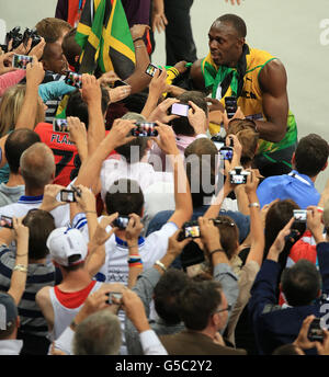 London Olympic Games - Day 13. Jamaica's Usain Bolt wins the Mens 200m final at the Olympic Stadium, London. Stock Photo