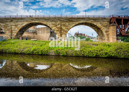 The Stone Arch Bridge, in downtown Minneapolis, Minnesota. Stock Photo