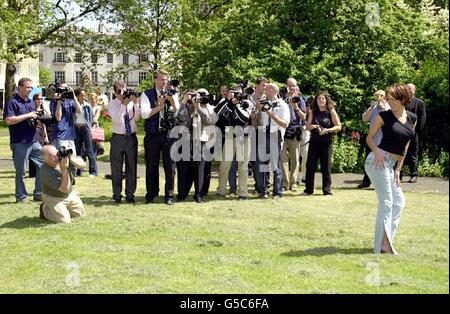 Brookside actress Claire Sweeney surrounded by the media in the grounds of the Hyatt Carlton Hotel in central London, where she was named as Rear of the Year. The annual title, now in its 19th year, was announced to coincide with National Bottom Week. Stock Photo