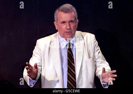 Martin Bell stands as an independent Stock Photo