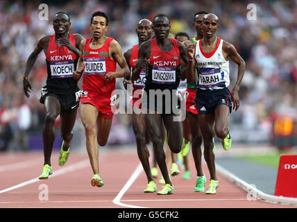 London Olympic Games - Day 15. Great Britain's Mo Farah on his way to victory in the 5,000m at the Olympic Stadium, London. Stock Photo