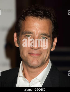 Clive Owen arriving for the UK Premiere of Shadow Dancer at Cineworld, Haymarket, London. PRESS ASSOCIATION Photo. Picture date: Monday August 13, 2012. Photo credit should read: Yui Mok/PA Wire Stock Photo
