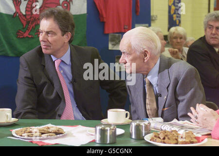 Election 2001 Blair In Wales Stock Photo