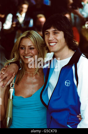 TV presenter Vernon Kay arrives at the Odeon, Leicester Square for the UK Gala Premiere of Pearl Harbor with Tess Daly. Stock Photo