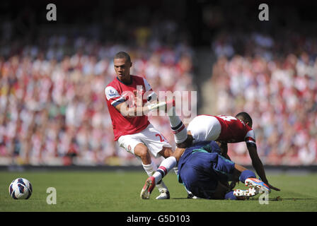 Arsenal's Kieran Gibbs (left) wins the ball after Arsenal's Theo Walcott and Sunderland's Frazier Campbell collide during the Barclays Premier League match at the Emirates Stadium, London. Stock Photo