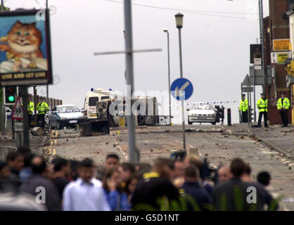 Oldham Riot Police Oldham race riots aftermath pub Stock Photo - Alamy