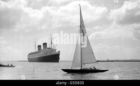 The Bluebottle, a Dragon Class racing yacht, on sail stretching trials off Hamble, Hampshire, which was presented to Princess Elizabeth, now Britain's Queen Elizabeth II. *...Restoration work on the racing yacht has started at a boatyard in Fowey, Cornwall Thursday May 17 2001. The Bluebottle, the last remaining Royal yacht, was presented to the Queen and Duke of Edinburgh in 1952 by the members of the Island Sailing Club at Cowes. Restoration work has started, so she can go on public display at a brand new maritime museum next summer. She will form one of the main exhibits in the 120-strong Stock Photo