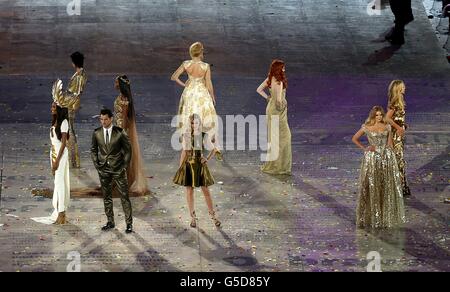 Fashion models including Kate Moss, Naomi Campbell and David Gandy on stage during the London Olympic Games 2012 Closing Ceremony at the Olympic Stadium, London. RESS ASSOCIATION Photo. Picture date: Sunday August 12, 2012. See PA story Olympics. Photo credit should read: David Davies/PA Wire. EDITORIAL USE ONLY Stock Photo
