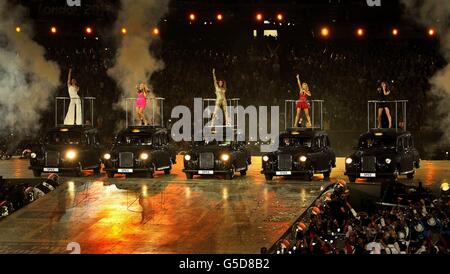 A general view Melanie Chisholm, Emma Bunton, Melanie Brown, Geri Halliwell, Victoria Beckham the Spice Girls performing at the closing ceremony of the London 2012 Olympics at packed Olympic Stadium in Stratford east London. Stock Photo