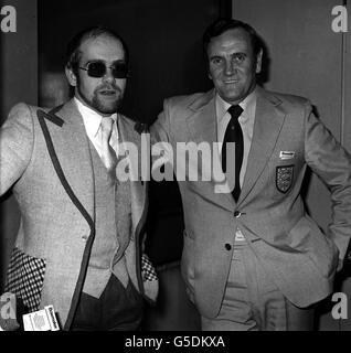 ELTON JOHN/DON REVIE : 1976 Stock Photo