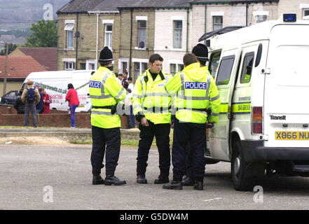 Riot police on the streets of Bradford West Yorkshire England GB Stock ...