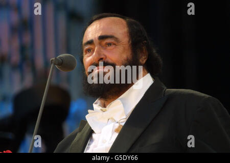 Italian tenor Luciano Pavarotti on stage at Picnic with Pavarotti, in London's Hyde Park. Stock Photo