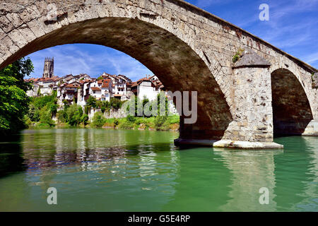 Mittlere Brücke, Pont du Milieu or Middle Bridge and historic centre, Fribourg, Canton of Fribourg, Switzerland Stock Photo
