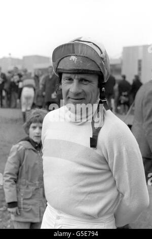Horse Racing Lord Oaksey Stock Photo Alamy