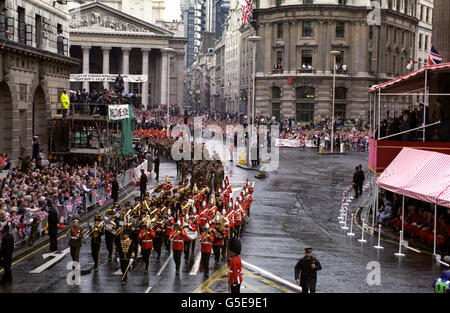 A section of the Gulf War Victory Parade, including a cavalry band, passes in front of the Guildhall (right) in the city of London. Stock Photo