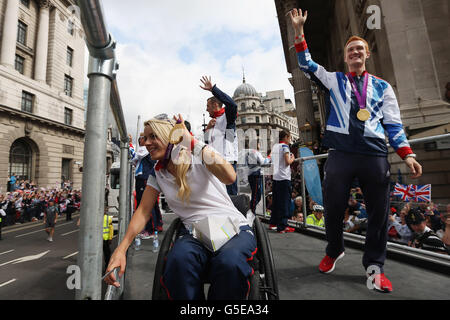 British Olympic gold medal winning athlete Greg Rutherford and British Paralympics F51 gold medal winner in the discus, Josie Pearson wave to the crowd during the London 2012 Victory Parade for Team GB and Paralympic GB athletes in London. Stock Photo