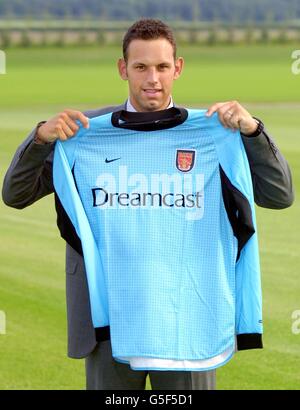 Arsenal's new goalkeeper Richard Wright poses for photographs at a press conference at their training ground in London Colney. 29/09/01 Arsenal goalkeeper Richard Wright who is set to make his debut, following an injury to David Seaman. Wright signed for 6million during the close season from Ipswich. Stock Photo