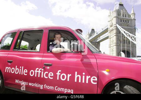 BMW Williams Formula One racing driver Ralf Schumacher at the wheel of a Compaq-branded London taxi. The German was zooming around the capital starting at Tower Bridge, before competing in the British Grand prix at Silverstone on 15/07/01. Stock Photo