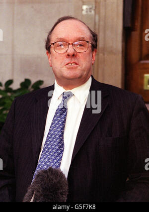 Michael Ancram talks to the waiting media outside his London home in central London, after he came last in the re-run first ballot among MPs for the Tory leadership. Ancram was being eliminated from the next round and MIchael Portillo won the ballot with 50 votes. *... Ancram polled 17 votes. Stock Photo