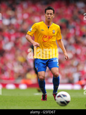 Soccer - Barclay's Premier League - Arsenal v Southampton - Emirates Stadium. Southampton's Maya Yoshida Stock Photo