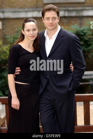 American actors Brendan Fraser and Frances O'Connor pose during a photocall outside The Lyric Theatre in London. The Hollywood stars will mark their West End debuts in a revival of Tennessee Williams' Cat on a Hot Tin Roof from. Stock Photo