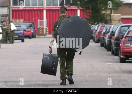 A bandsman from the 2nd Battalion Parachute Regiment based at Colchester Garrison prepares to leave for Macedonia. Hundreds more British Paras were preparing to leave for Macedonia after Nato chiefs ordered them to begin collecting weapons from Albanian rebels. *Up to 700 soldiers from the 2nd Battalion The Parachute Regiment will begin flying out to join an advanced party of 400. They will lead a 3,500-strong international force gathering arms surrendered by the rebel Albanian National Liberation Army under a peace deal. Stock Photo