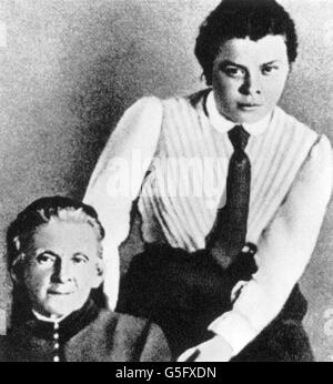 Lenin (Vladimir Ilyich Ulyanov), 22.4.1870 - 21.1.1924, Russian politician, his mother Maria Alexandrovna and sister Maria Ulyanova, half length, circa 1910, Stock Photo